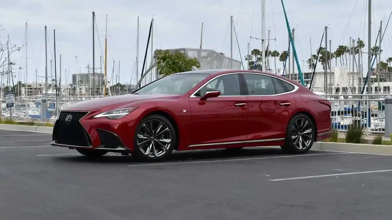 Lexus ES üçün yayımlanan teaser şayiələrə səbəb oldu, amma LS sedanı hələ də sıradadır